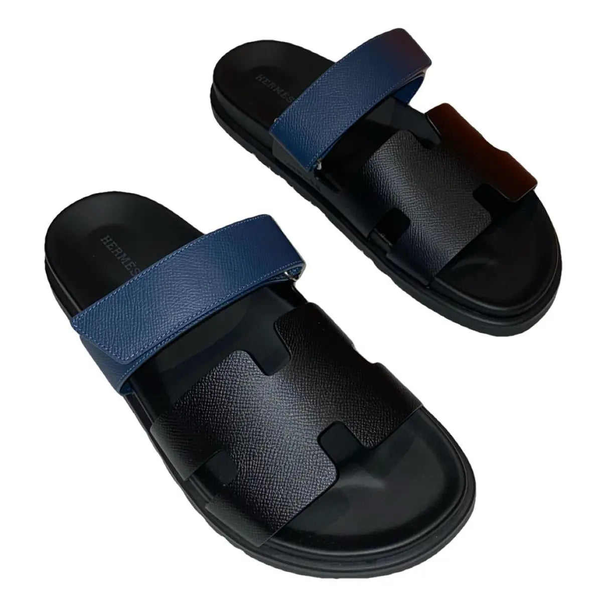 Le noir ultime pour un été sophistiqué